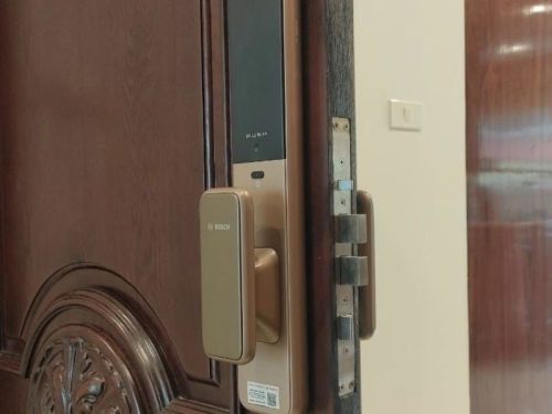 Khóa cửa vân tay Bosch EL600 EU Gold 3 anh khoa cua van tay bosch el600 eu gold