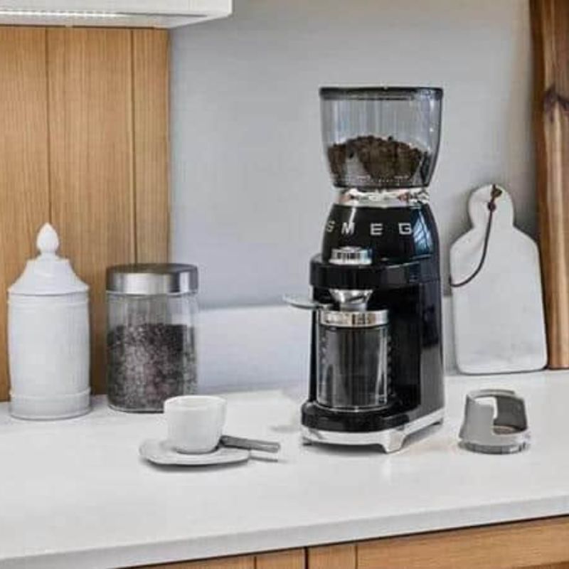 Ảnh thực tế máy xay cafe Smeg CGF01BLEU Black Ảnh thực tế máy xay cafe Smeg CGF01BLEU Black